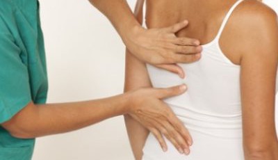 Боли сзади грудной клетки